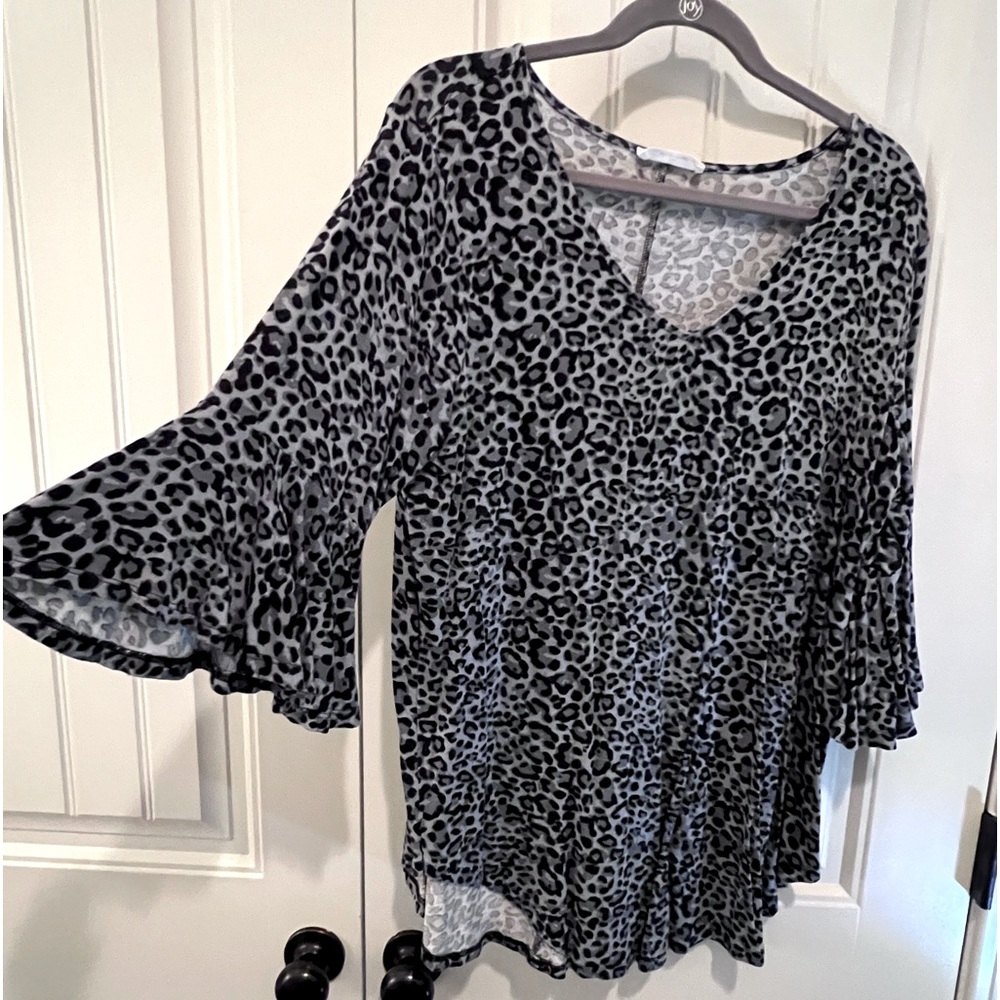 Zenana blouse black and white six XL